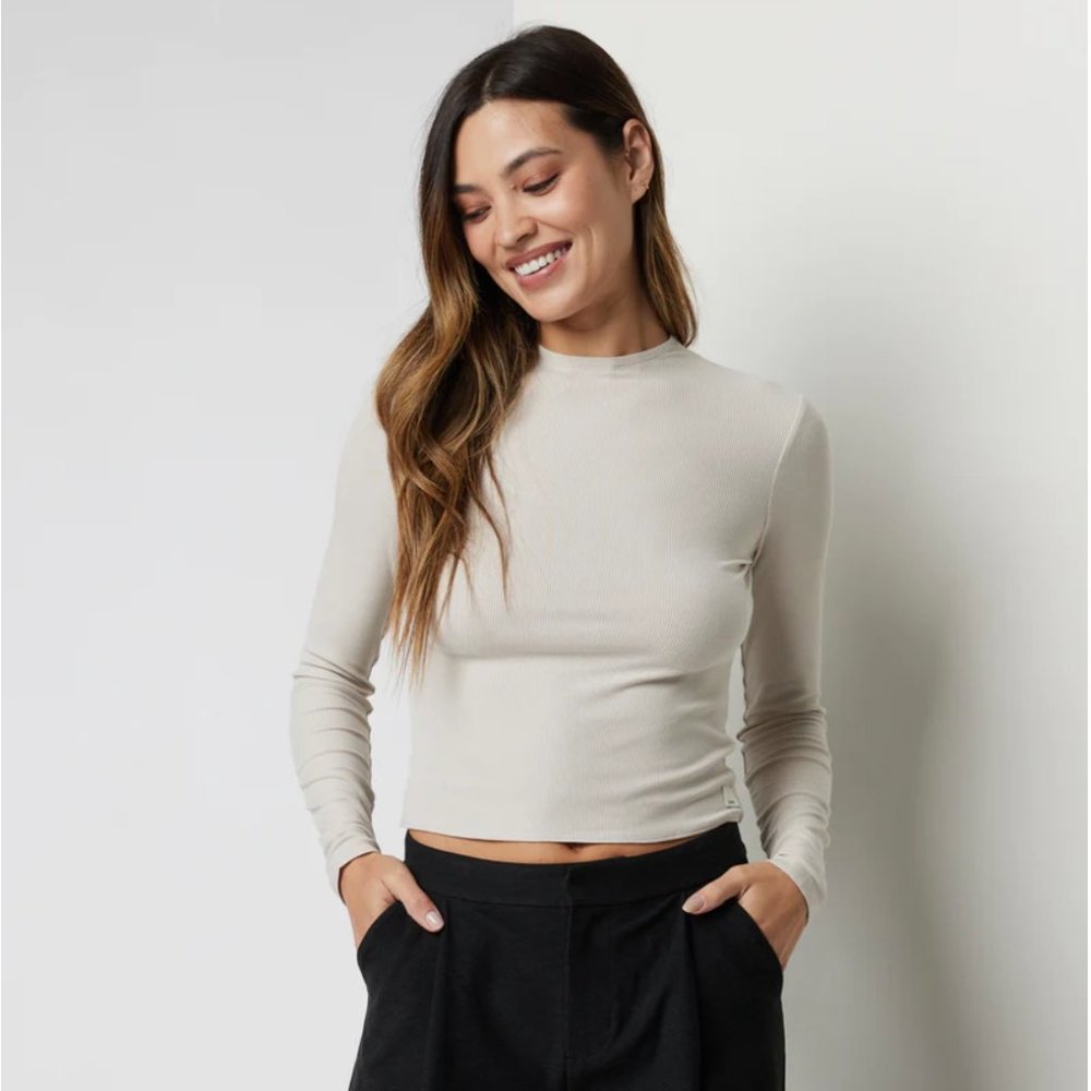 Vuori Long Sleeve Cove Mock Neck Top - NWT